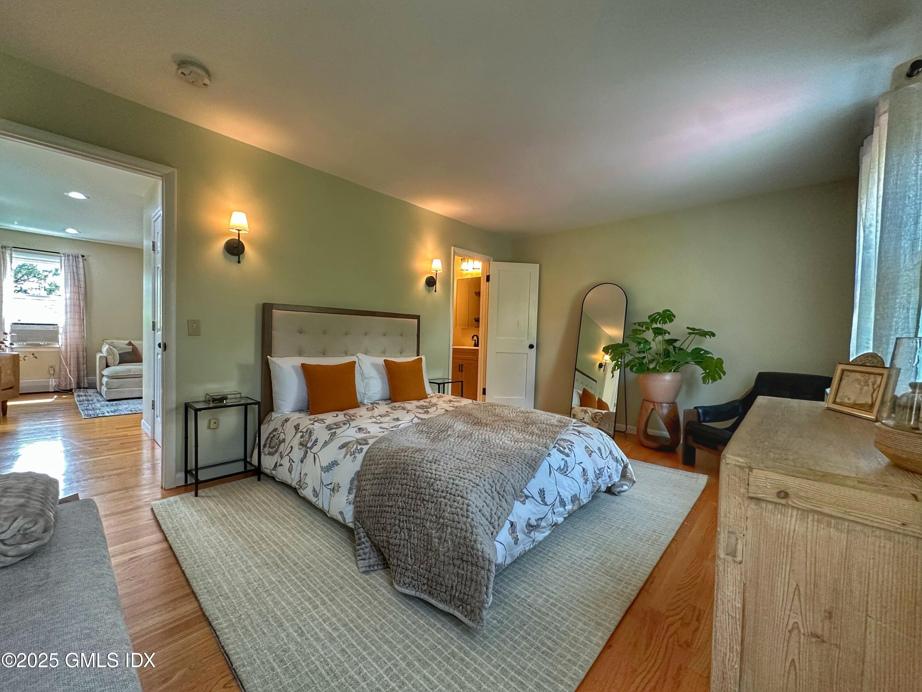 37 Gerry Street, Unit 1 Greenwich, CT 06830 - Photo 5 of 19 IMG_2701