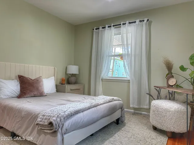 $4,100 | 37 Gerry Street, Unit 1, Greenwich, CT 06830