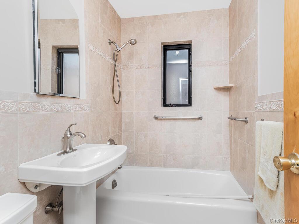 1863 Williamsbridge Road Bronx, NY 10461 - Photo 15 of 25