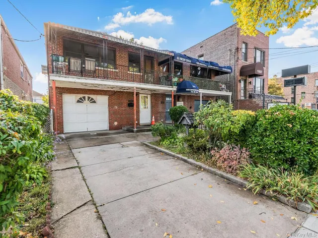 front view of house with a yard