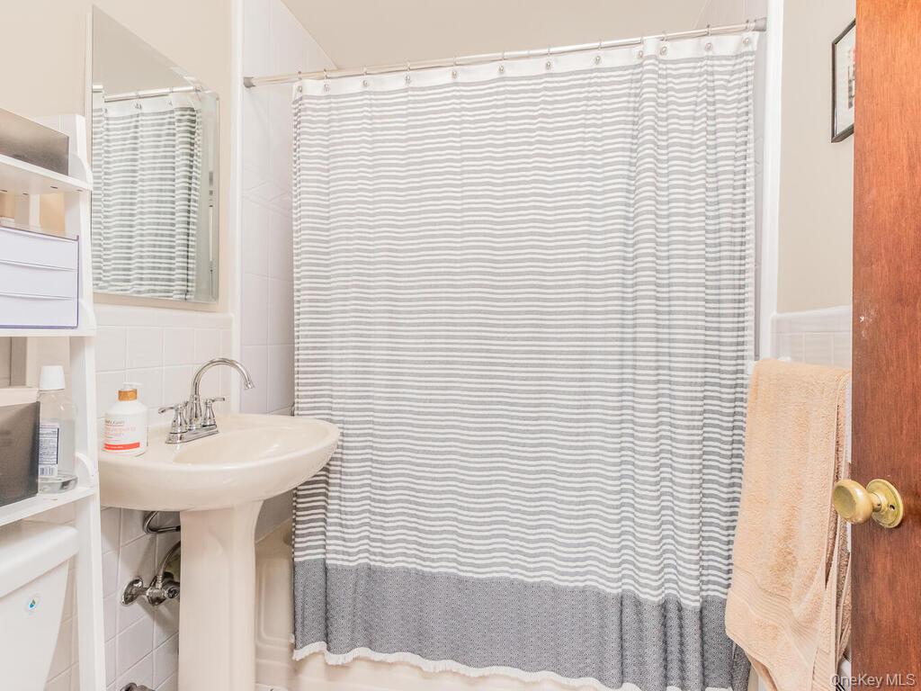 1863 Williamsbridge Road Bronx, NY 10461 - Photo 8 of 25