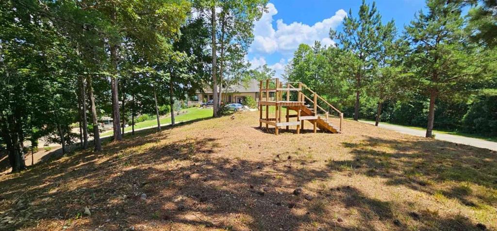 915 Edgewater Trail Toccoa, GA 30577 - Photo 4 of 22 a bench is sitting in the middle of a yard