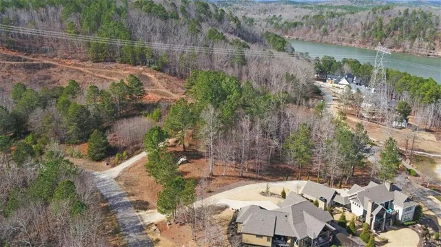 a view of yard with green space