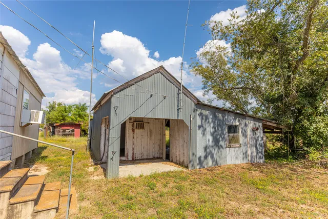 $355,000 | 768 Travis Road, Bellville, TX 77418