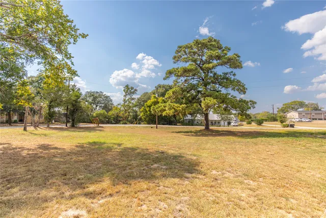 $355,000 | 768 Travis Road, Bellville, TX 77418
