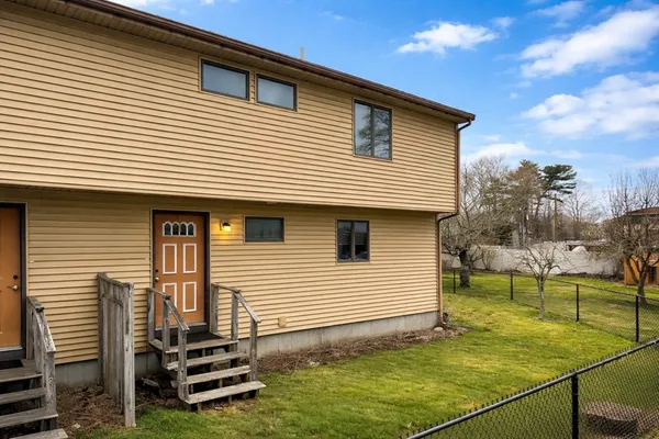 $3,500 | 284 Washington Street, Unit B, Taunton, MA 02780