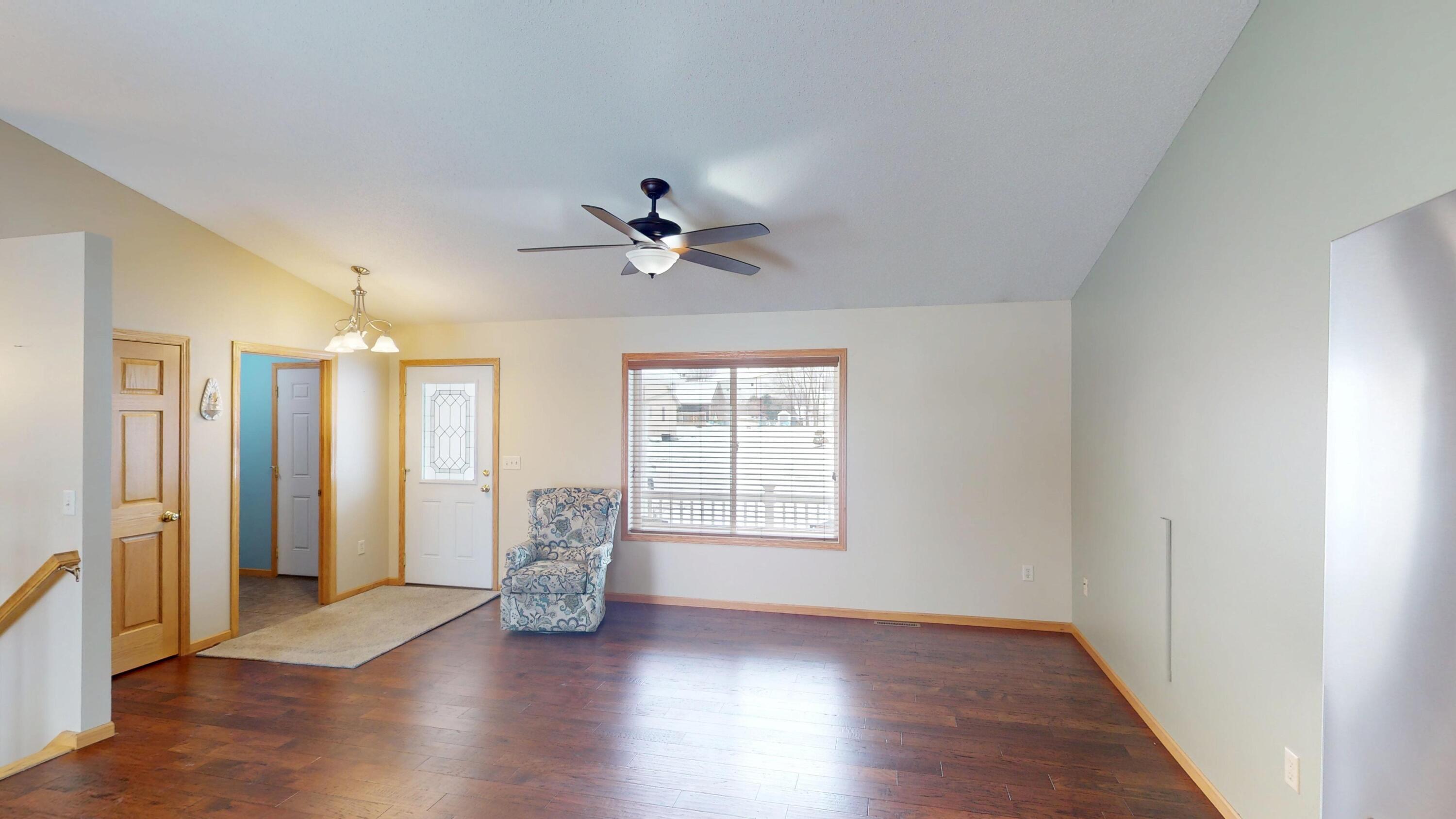 2002 Viking Avenue Holmen, WI 54636 - Photo 15 of 48 Entry Area_