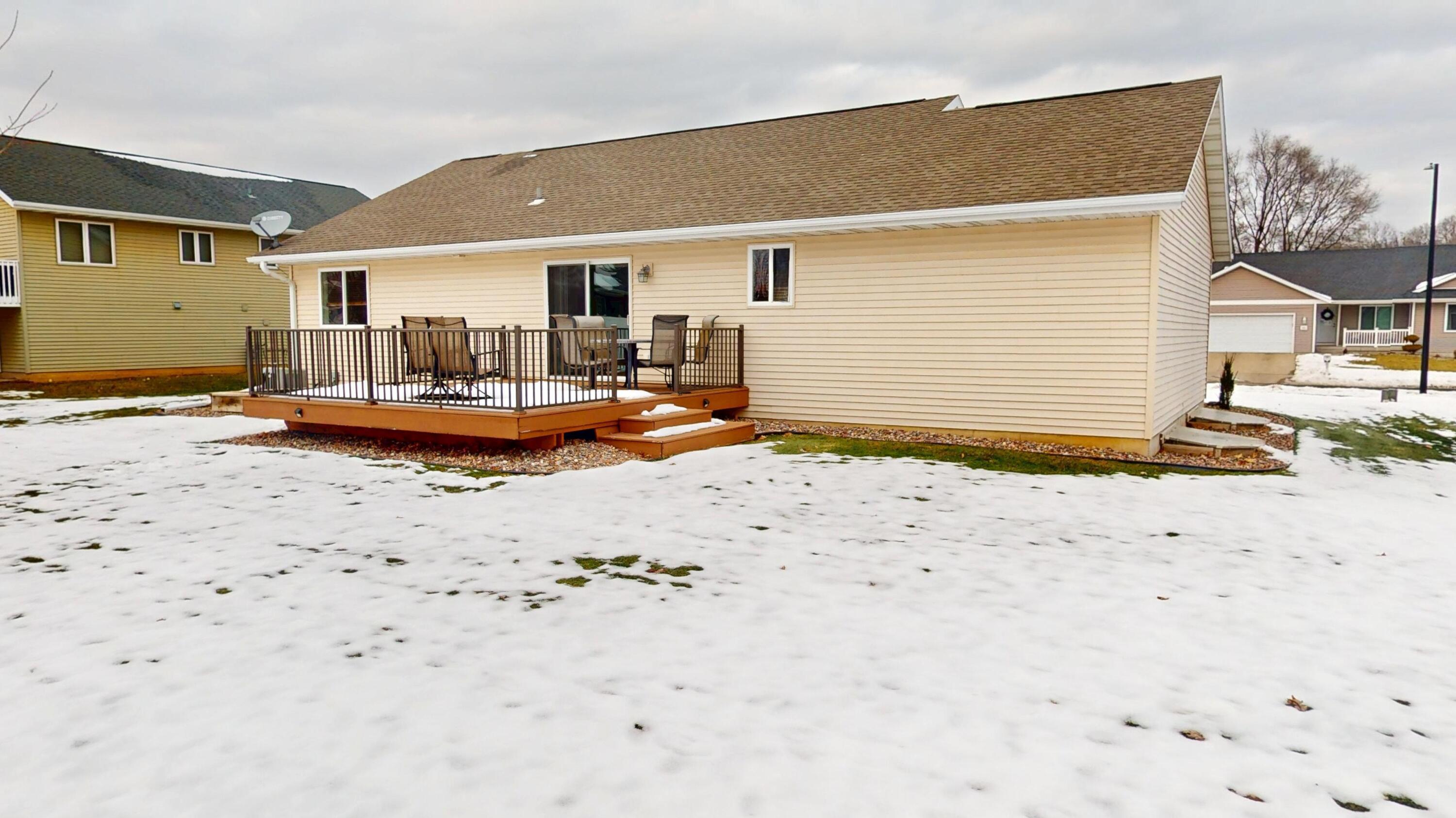 2002 Viking Avenue Holmen, WI 54636 - Photo 3 of 48 Back