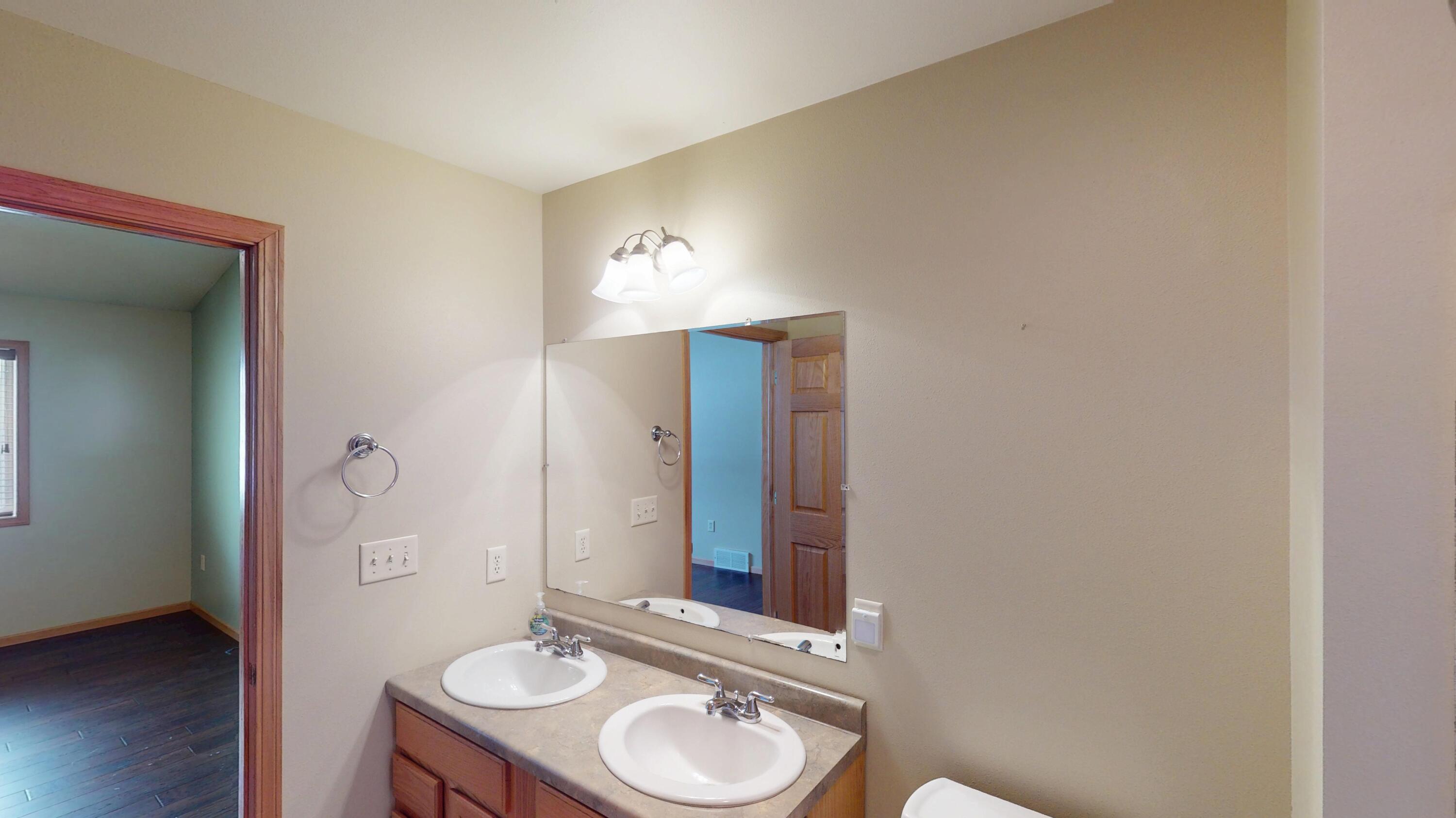 2002 Viking Avenue Holmen, WI 54636 - Photo 8 of 48 Master Bath_