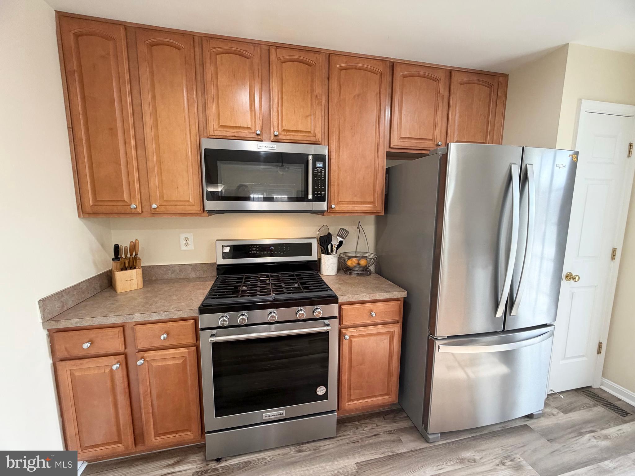 2013 Astilbe Way, Unit 2013 Odenton, MD 21113 - Photo 6 of 61 a kitchen with a stove microwave and refrigerator