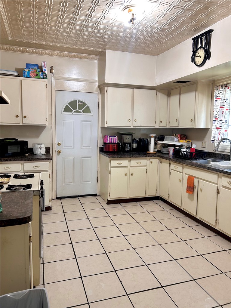 899 Genesee Street Rochester, NY 14611 - Photo 6 of 15