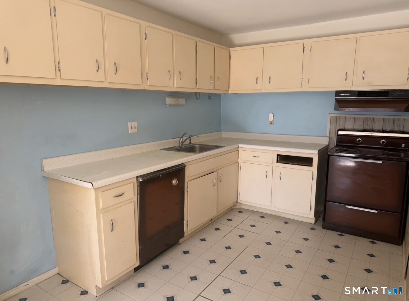 308 Meadowside Road, Unit 305 Milford, CT 06460 - Photo 4 of 10