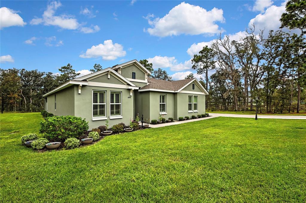 6098 North Peardale Terrace Beverly Hills, FL 34465 - Photo 46 of 59 a view of a house with a back yard