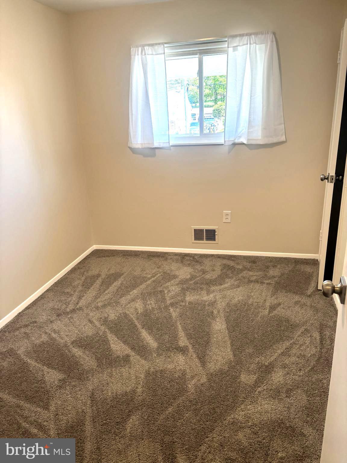 4714 Glenoak Road Hyattsville, MD 20784 - Photo 22 of 41 an empty room with a window