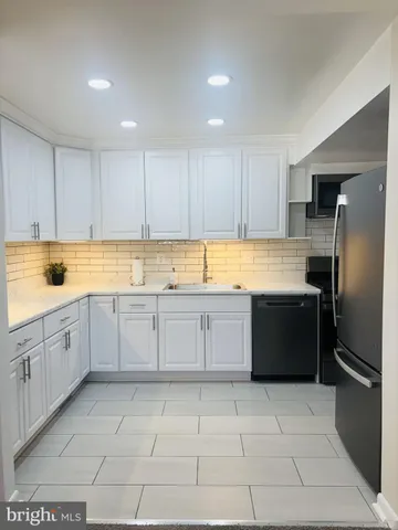 a close view of sink and tap