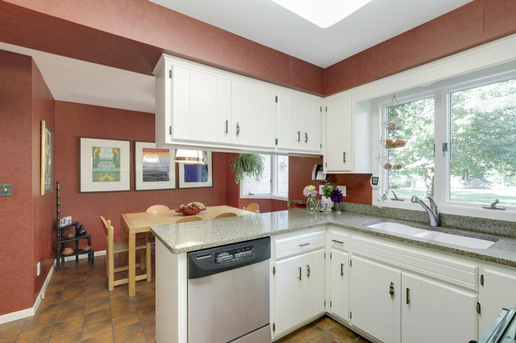 8753 Deer Path Eden Prairie, MN 55344 - Photo 15 of 43 Gallery Image 15