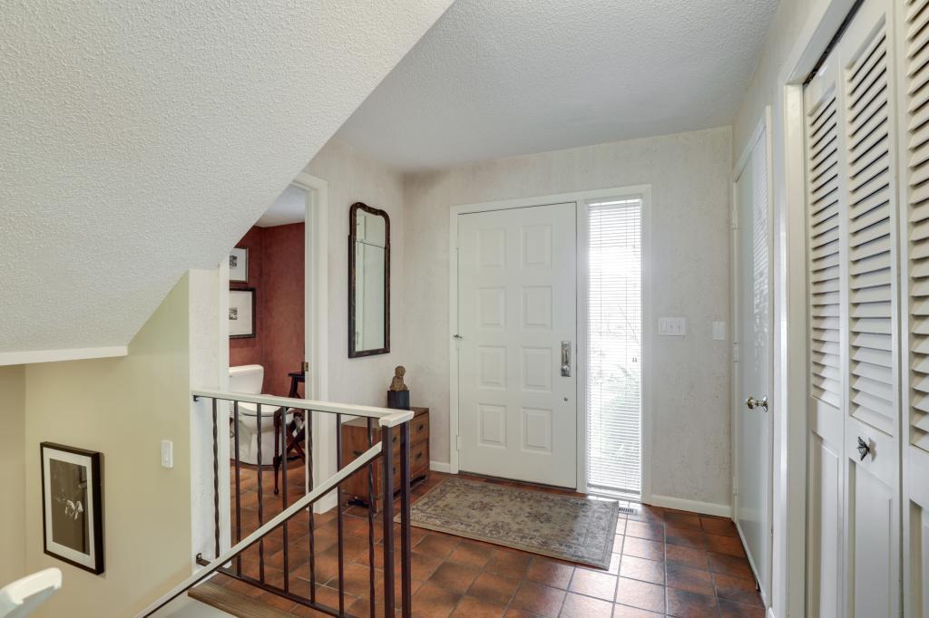 8753 Deer Path Eden Prairie, MN 55344 - Photo 3 of 43 Gallery Image 3