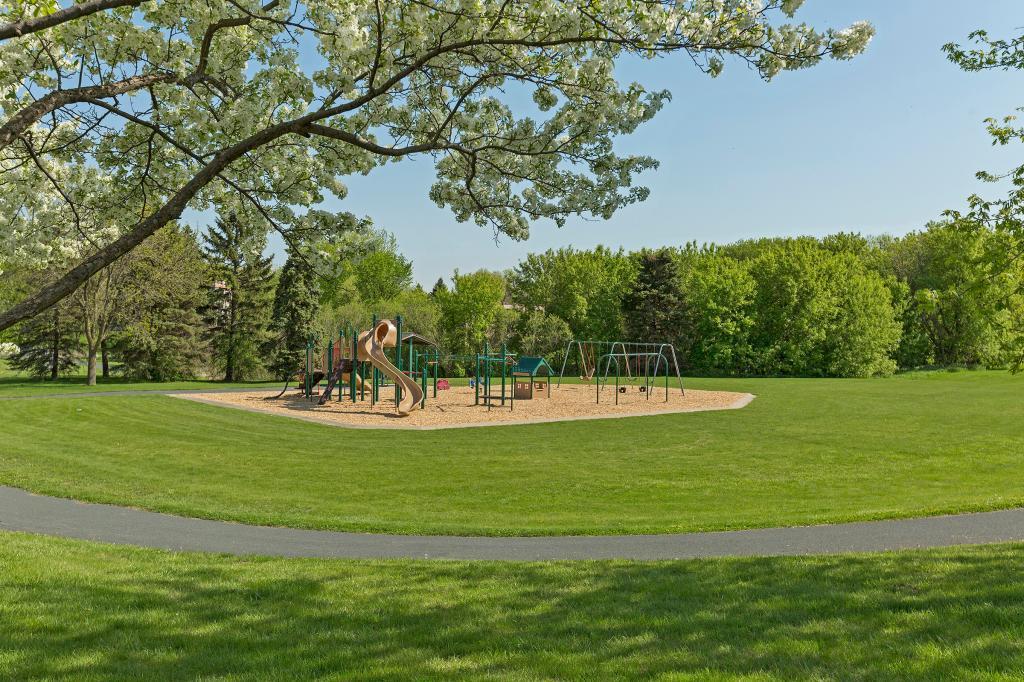 8753 Deer Path Eden Prairie, MN 55344 - Photo 37 of 43 Gallery Image 37