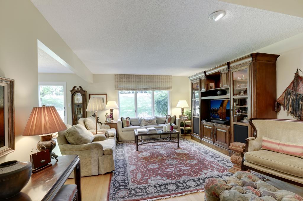 8753 Deer Path Eden Prairie, MN 55344 - Photo 5 of 43 Gallery Image 5