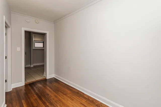 $1,200 | 6913 South Paxton Avenue, Unit 1, Chicago, IL 60649