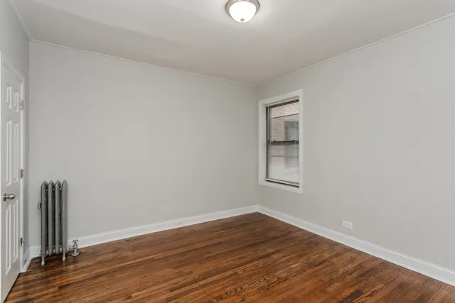$1,200 | 6913 South Paxton Avenue, Unit 1, Chicago, IL 60649