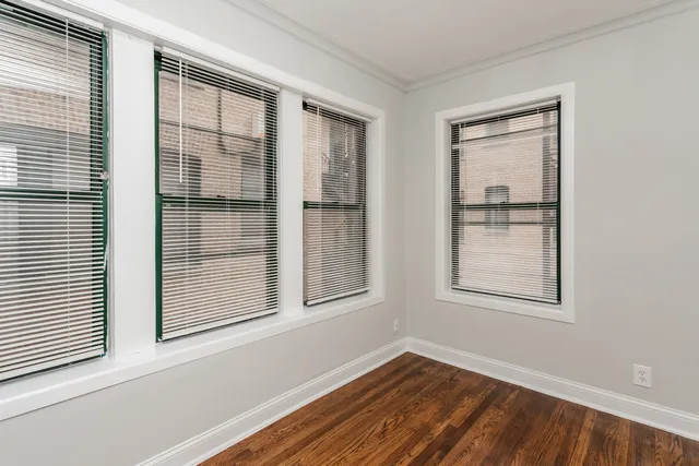 $1,200 | 6913 South Paxton Avenue, Unit 1, Chicago, IL 60649