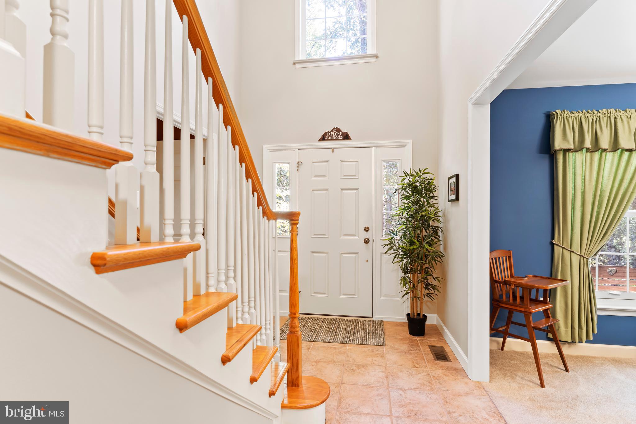 565 Nauvoo Road Lewisberry, PA 17339 - Photo 4 of 40 Two story foyer