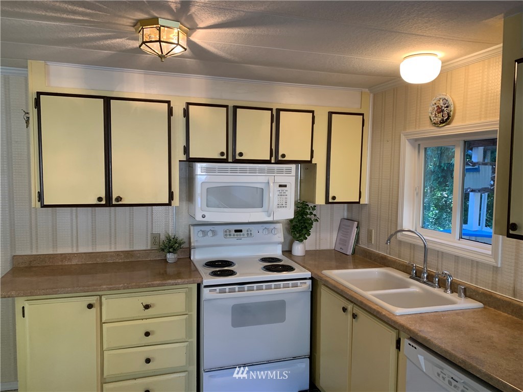 1885 Benson Road Point Roberts, WA 98281 - Photo 10 of 16