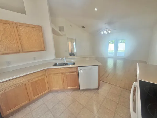 $302,500 | 231 Oak Branch Drive, Edgewater, FL 32141