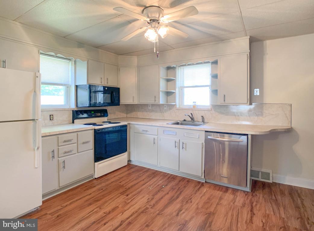7936 Verree Road Philadelphia, PA 19111 - Photo 15 of 46 Kitchen