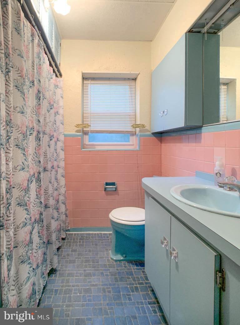 7936 Verree Road Philadelphia, PA 19111 - Photo 16 of 46 Bathroom