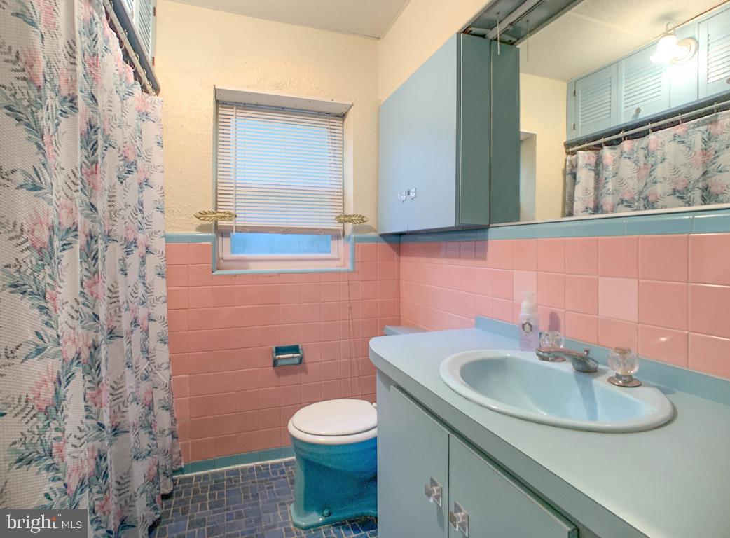 7936 Verree Road Philadelphia, PA 19111 - Photo 17 of 46 Bathroom