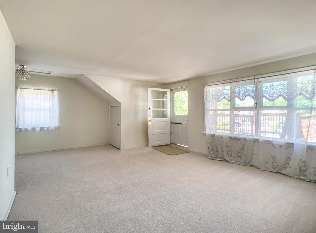 7936 Verree Road Philadelphia, PA 19111 - Photo 34 of 46 Upper Level Living Room