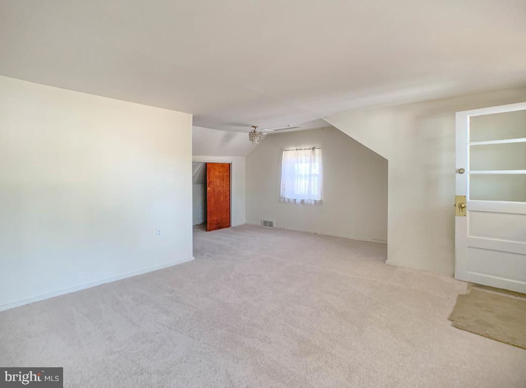 7936 Verree Road Philadelphia, PA 19111 - Photo 35 of 46 Upper Level Living Room