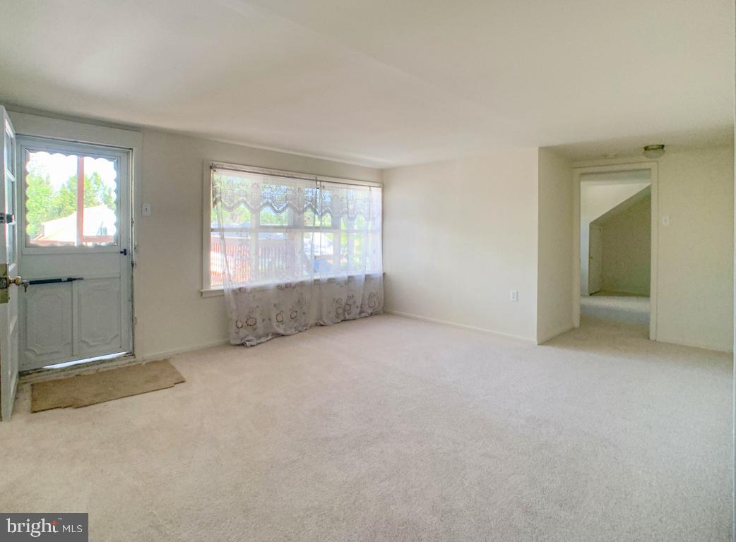 7936 Verree Road Philadelphia, PA 19111 - Photo 36 of 46 Upper Level Living Room