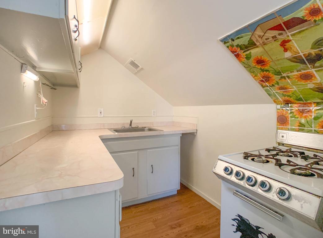 7936 Verree Road Philadelphia, PA 19111 - Photo 39 of 46 Upper Level Kitchen