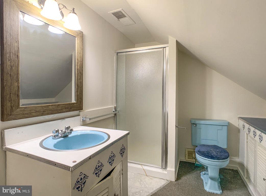 7936 Verree Road Philadelphia, PA 19111 - Photo 44 of 46 Upper Level Bath