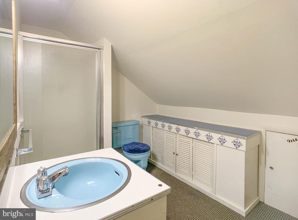 7936 Verree Road Philadelphia, PA 19111 - Photo 45 of 46 Upper Level Bath