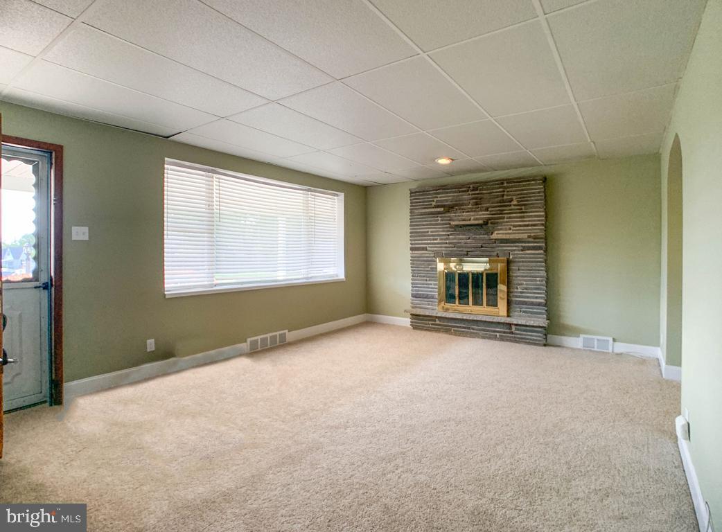 7936 Verree Road Philadelphia, PA 19111 - Photo 8 of 46 Living Room