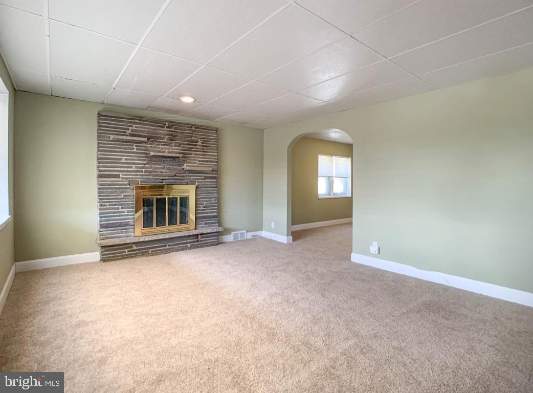 7936 Verree Road Philadelphia, PA 19111 - Photo 9 of 46 Living Room