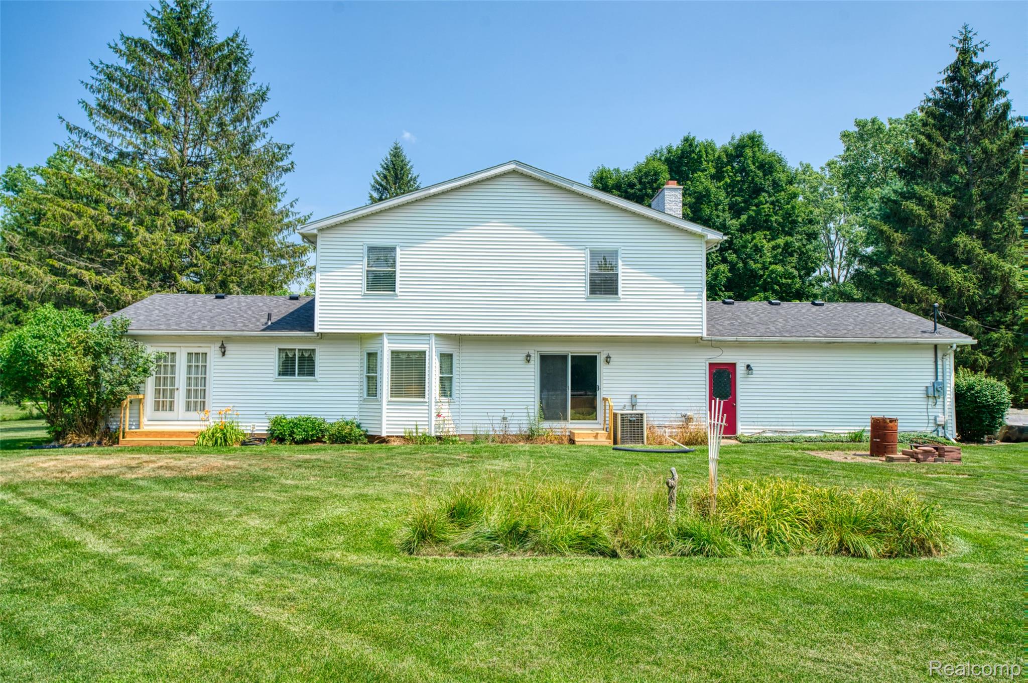 2220 Pheasant Run Road Howell, MI 48843 - Photo 29 of 34 back of home