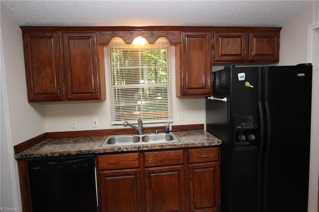 5735 Gumtree Road Winston-Salem, NC 27107 - Photo 8 of 28 Gallery Image 8