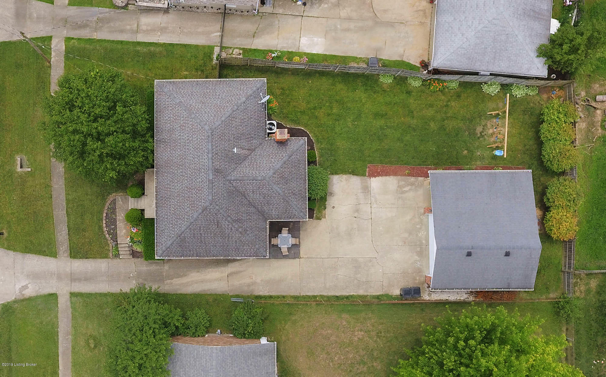 10217 St Rene Road Louisville, KY 40299 - Photo 6 of 39 006