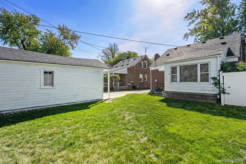 1946 Stanhope Street Grosse Pointe Woods, MI 48236 - Photo 30 of 31