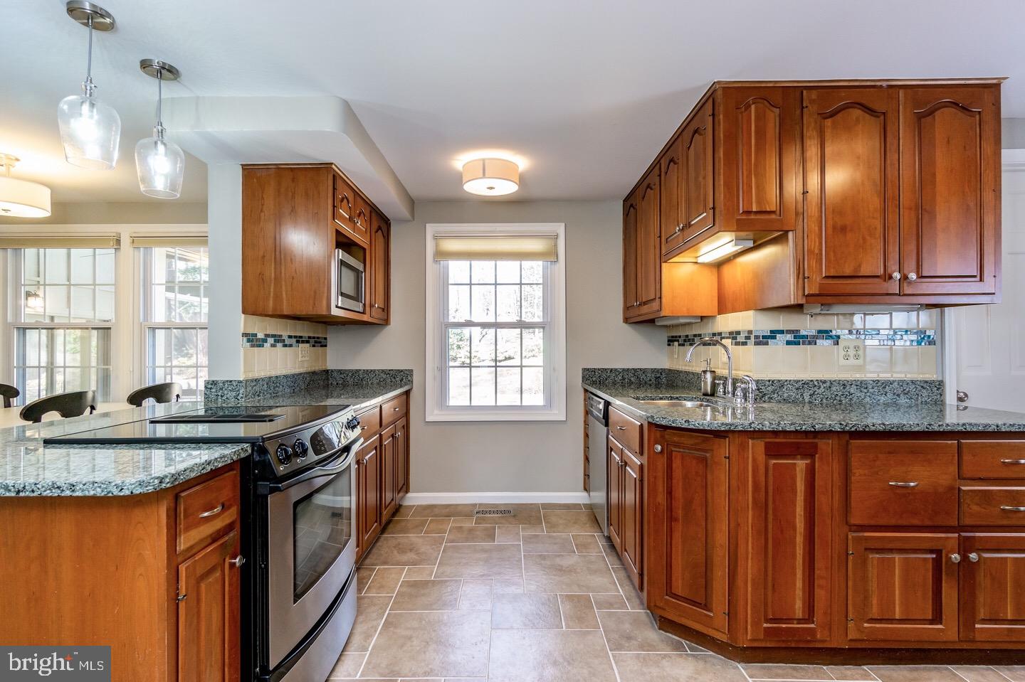 11416 Running Cedar Road Reston, VA 20191 - Photo 16 of 43 CHERRY CABS,STAINLESS APPS AND GRANITE
