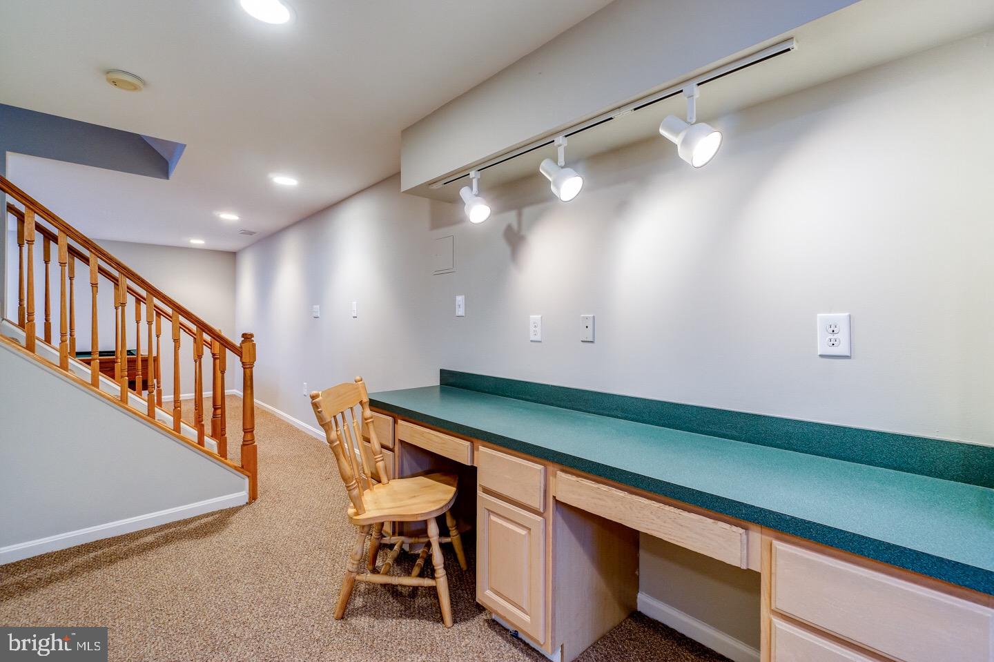 11416 Running Cedar Road Reston, VA 20191 - Photo 40 of 43 BUILT-IN DESK