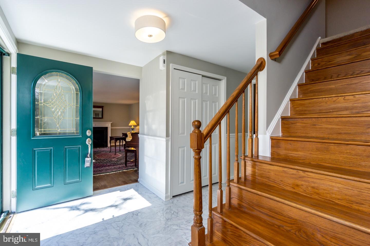 11416 Running Cedar Road Reston, VA 20191 - Photo 9 of 43 LARGE FOYER
