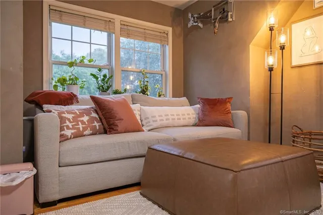 $4,300 | 160 Glenbrook Road, Unit 1A, Stamford, CT 06902