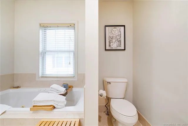 $4,300 | 160 Glenbrook Road, Unit 1A, Stamford, CT 06902