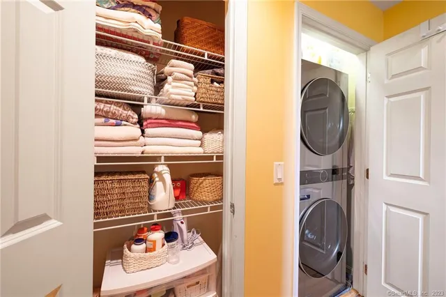 $4,300 | 160 Glenbrook Road, Unit 1A, Stamford, CT 06902